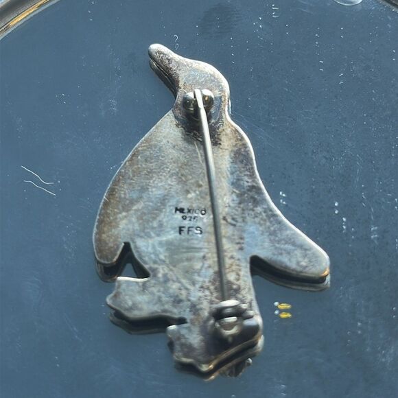 Vintage 925 Silver Mexico Black Enamel Painted Penguin Brooch/Pin - Picture 5 of 5
